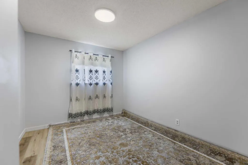 3806 Catalina Boulevard NE Calgary AB T1Y 6Y3
