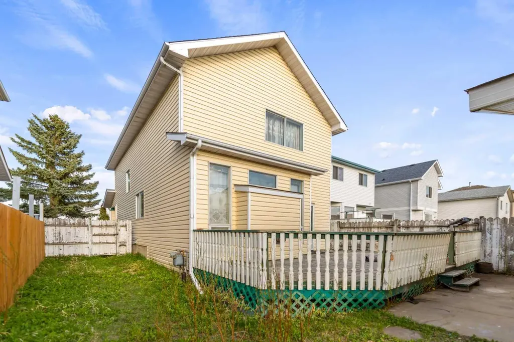 3806 Catalina Boulevard NE Calgary AB T1Y 6Y3