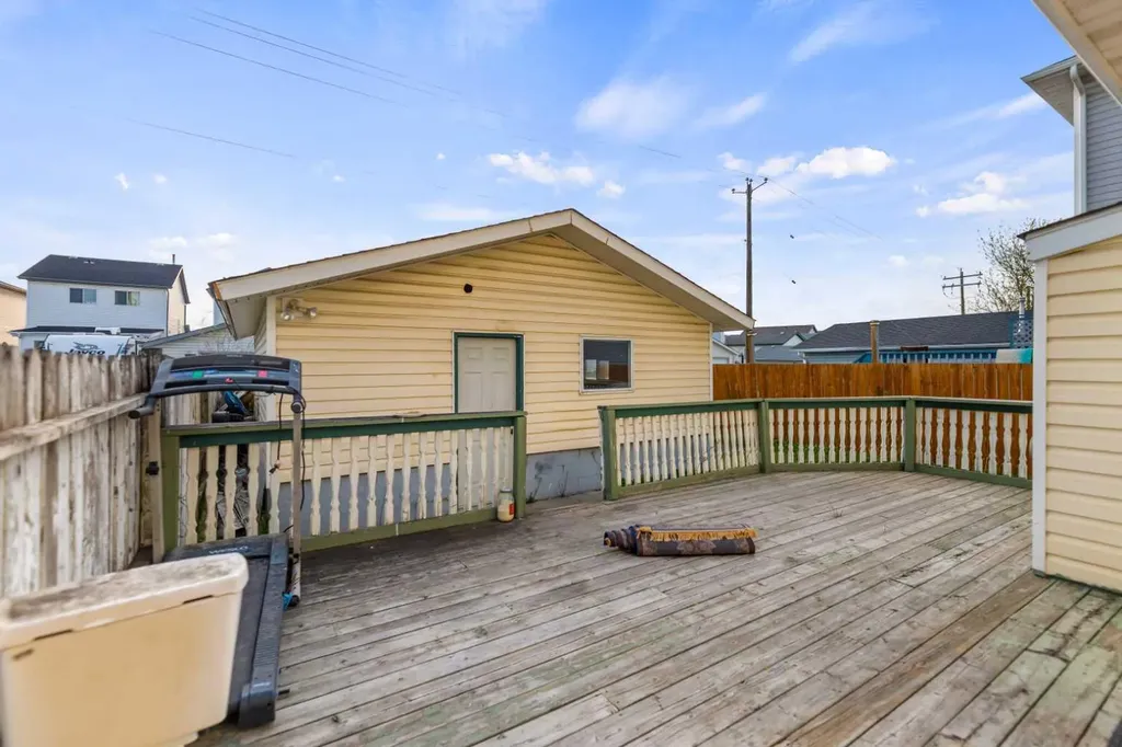 3806 Catalina Boulevard NE Calgary AB T1Y 6Y3