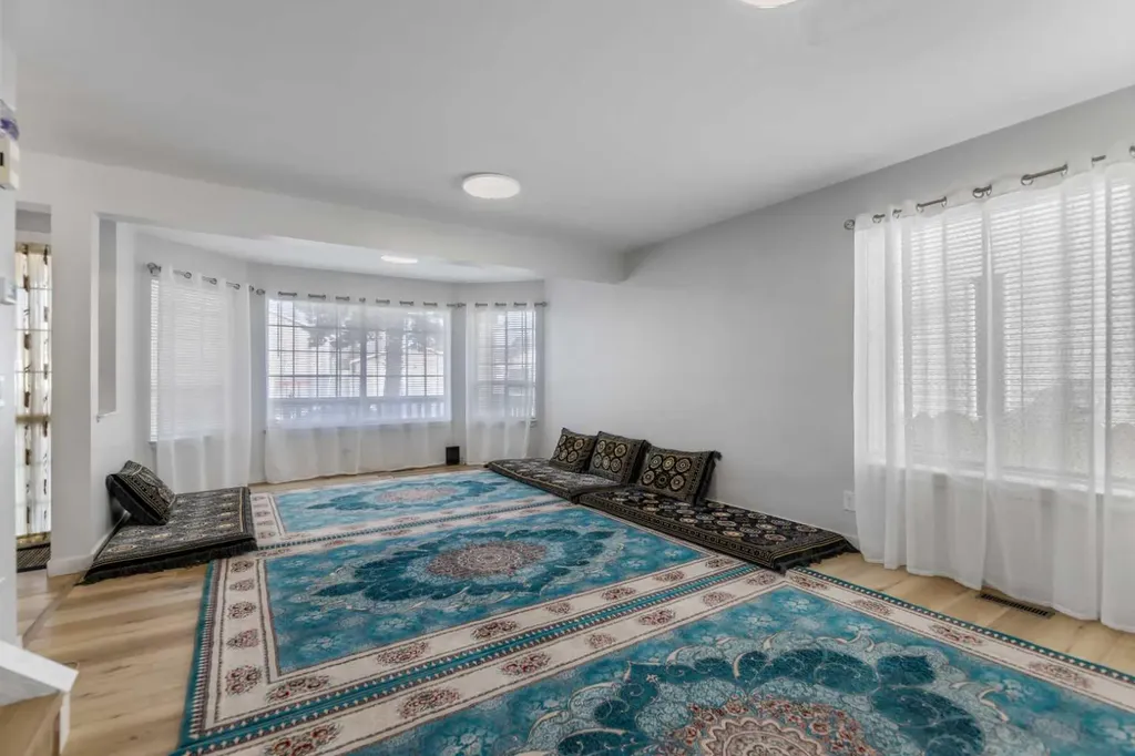 3806 Catalina Boulevard NE Calgary AB T1Y 6Y3