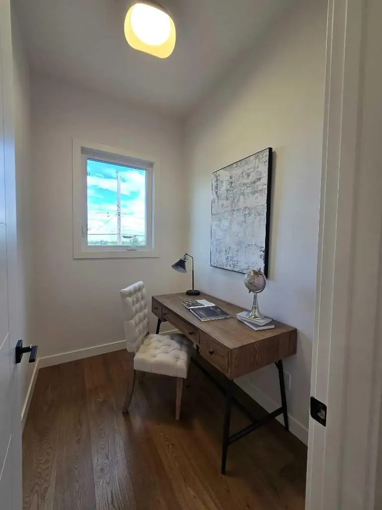 90 Hartford Road NW Calgary AB T2K 2A5