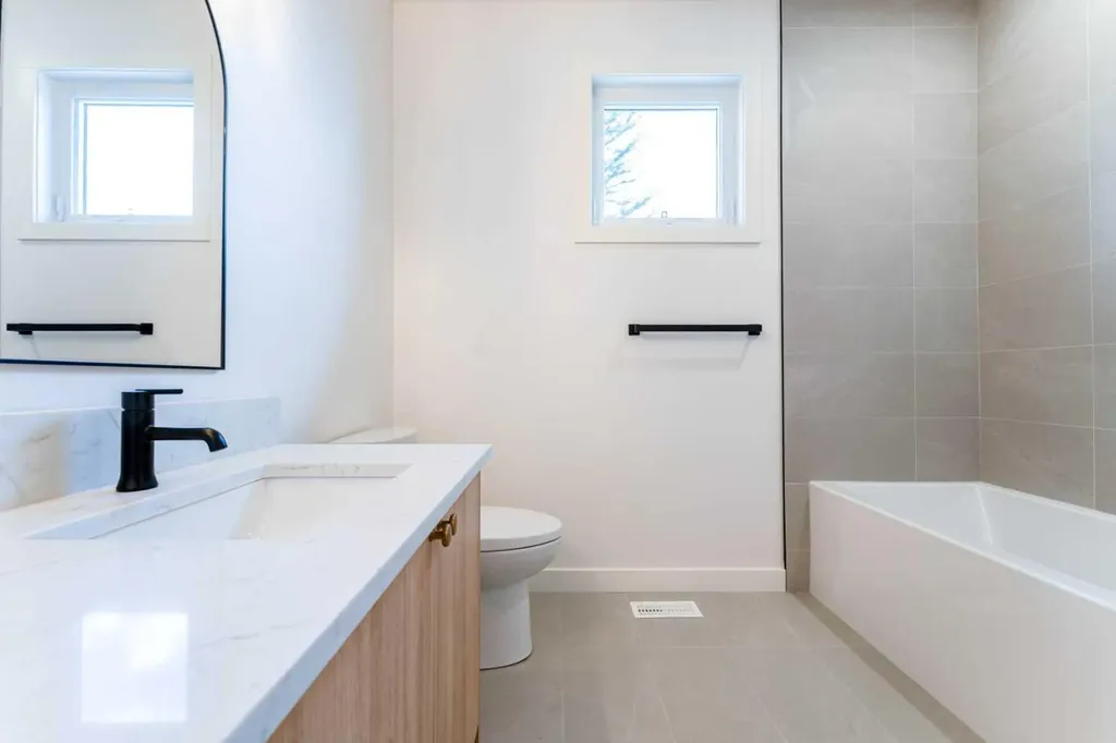 90 Hartford Road NW Calgary AB T2K 2A5