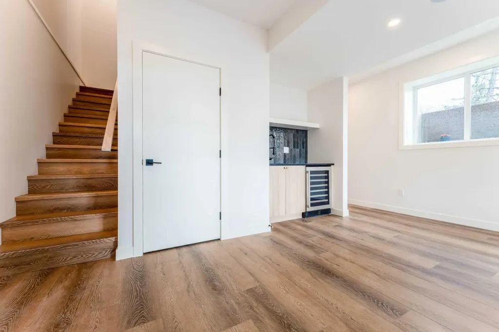 90 Hartford Road NW Calgary AB T2K 2A5