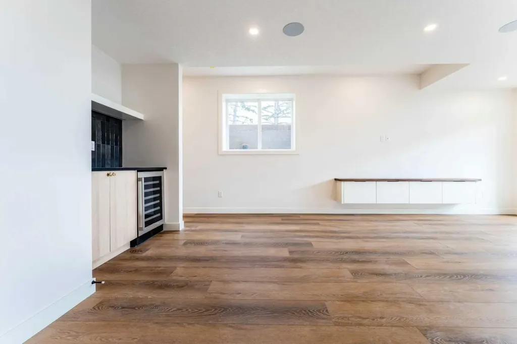 90 Hartford Road NW Calgary AB T2K 2A5