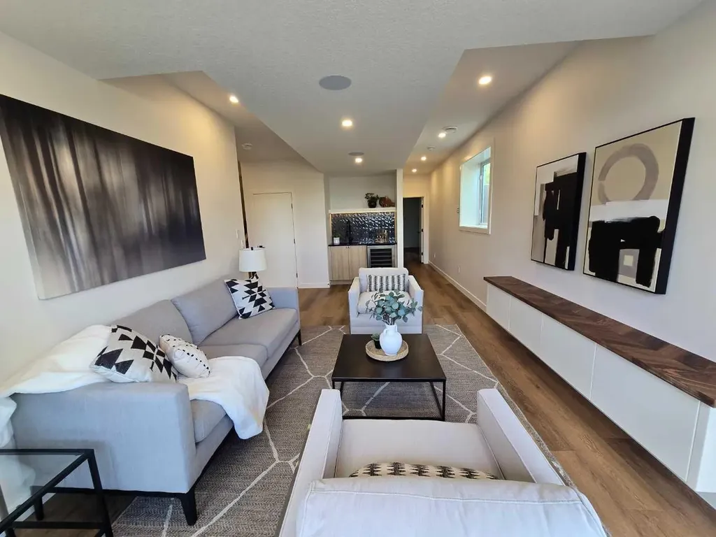 90 Hartford Road NW Calgary AB T2K 2A5