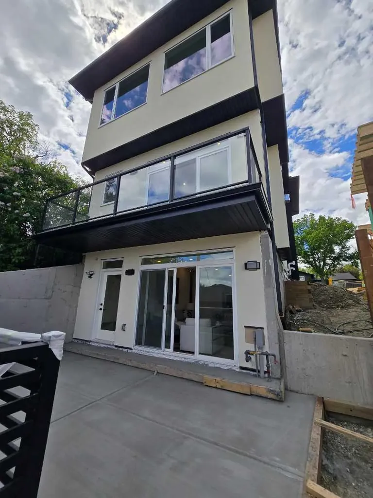 90 Hartford Road NW Calgary AB T2K 2A5