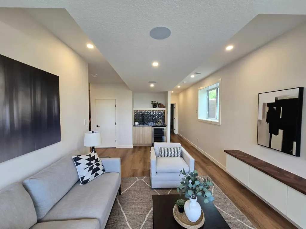 90 Hartford Road NW Calgary AB T2K 2A5