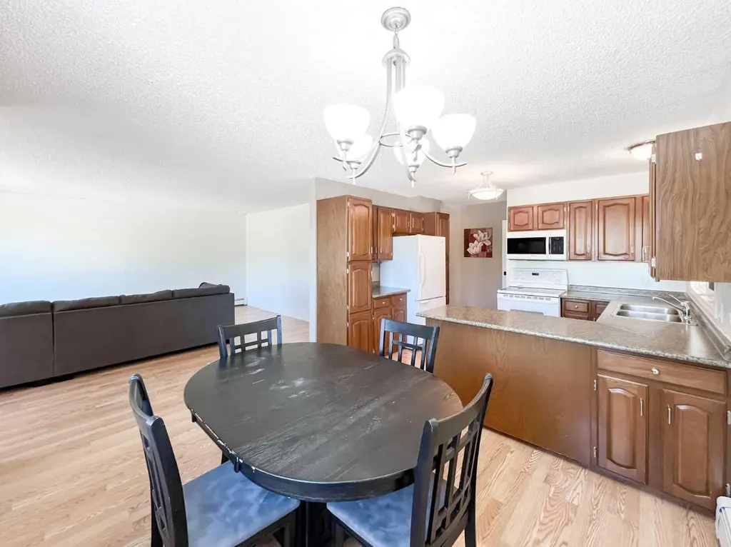 107 4 Avenue SW Falher AB T0H 1M0