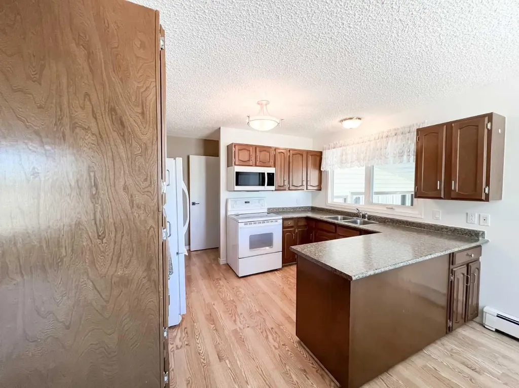 107 4 Avenue SW Falher AB T0H 1M0