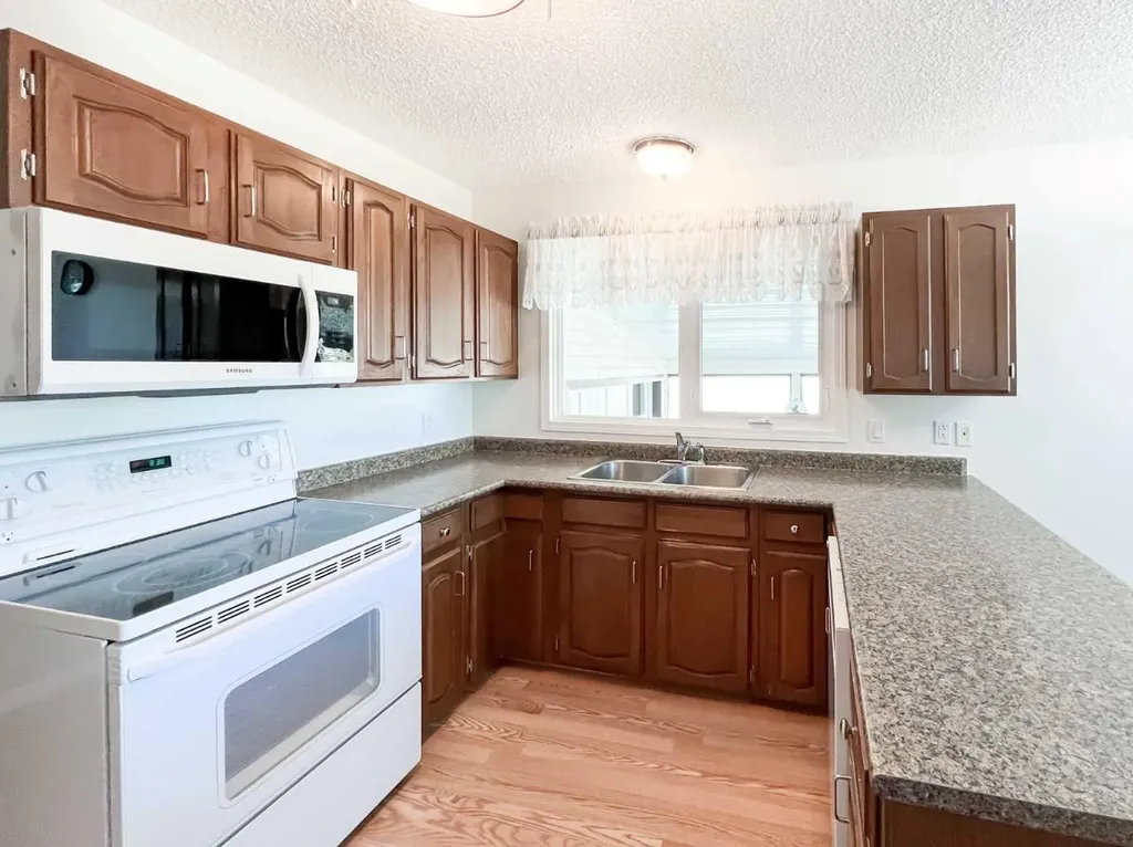 107 4 Avenue SW Falher AB T0H 1M0