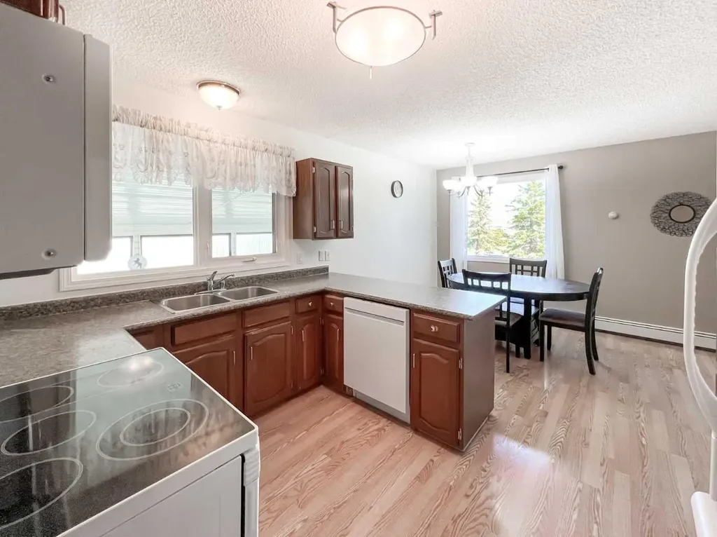 107 4 Avenue SW Falher AB T0H 1M0