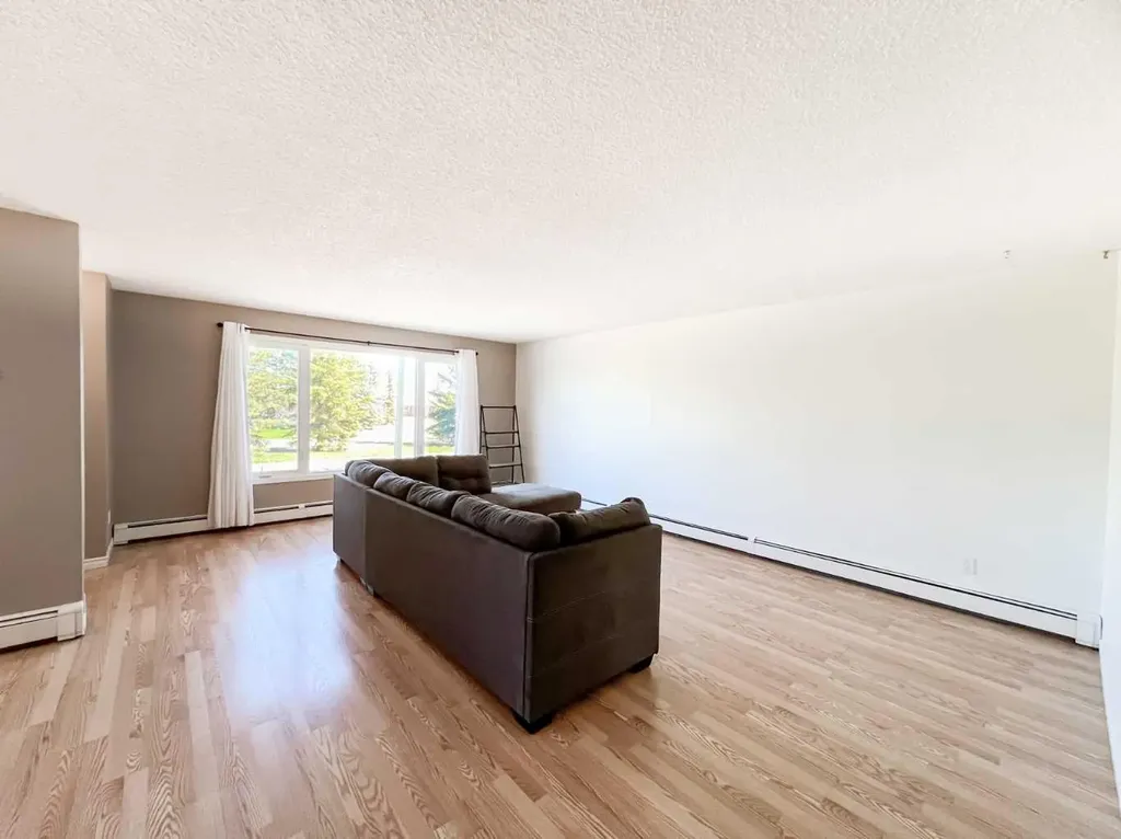107 4 Avenue SW Falher AB T0H 1M0