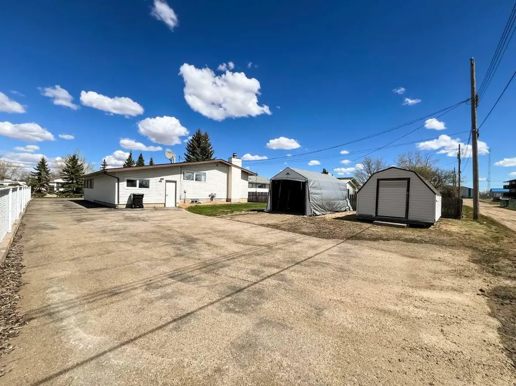 107 4 Avenue SW Falher AB T0H 1M0