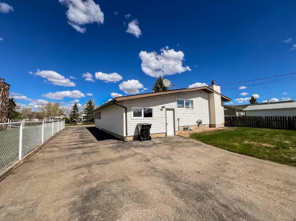 107 4 Avenue SW Falher AB T0H 1M0
