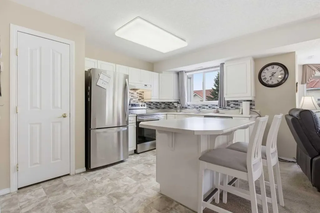 1818 Simcoe Boulevard SW Calgary AB T3H 3L9