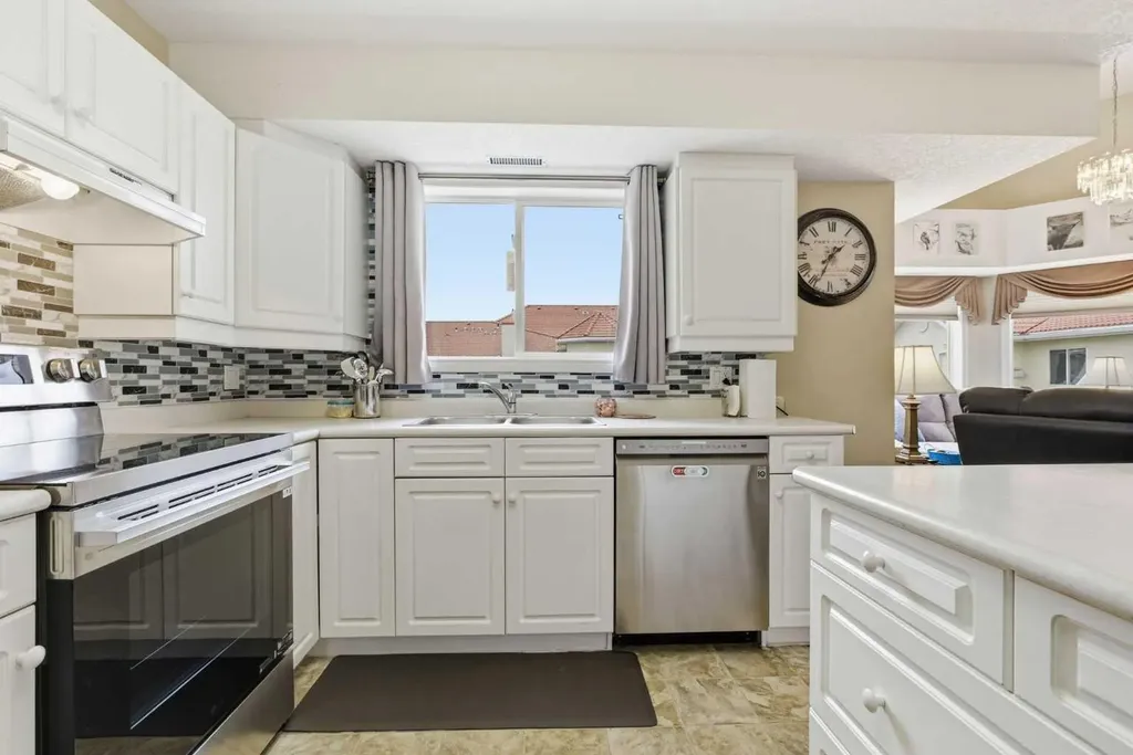 1818 Simcoe Boulevard SW Calgary AB T3H 3L9