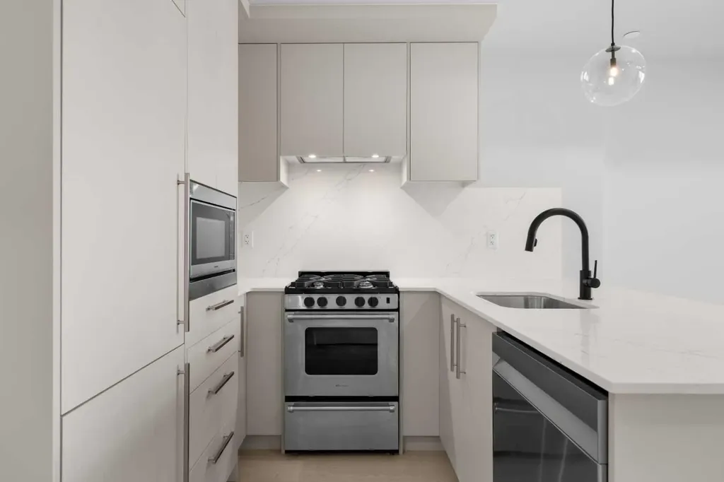 8375 Broadcast Avenue SW Calgary AB T3H 6N2