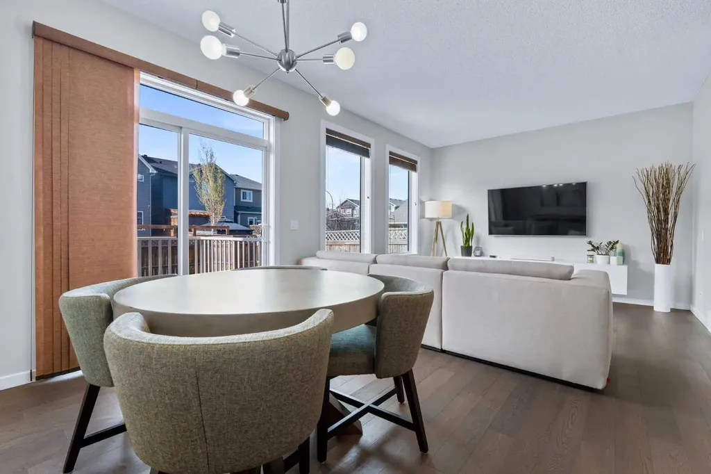 567 Evansborough Way NW Calgary AB T3P0M7