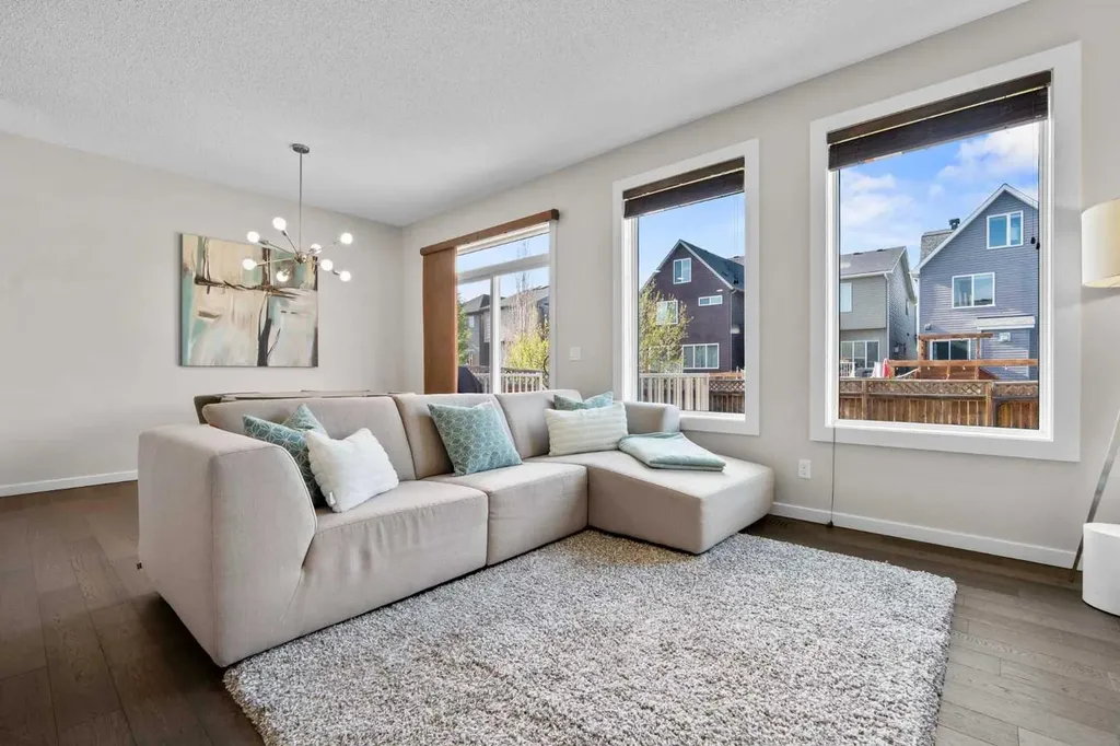 567 Evansborough Way NW Calgary AB T3P0M7