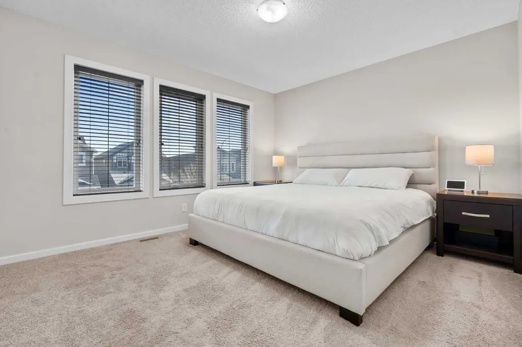 567 Evansborough Way NW Calgary AB T3P0M7