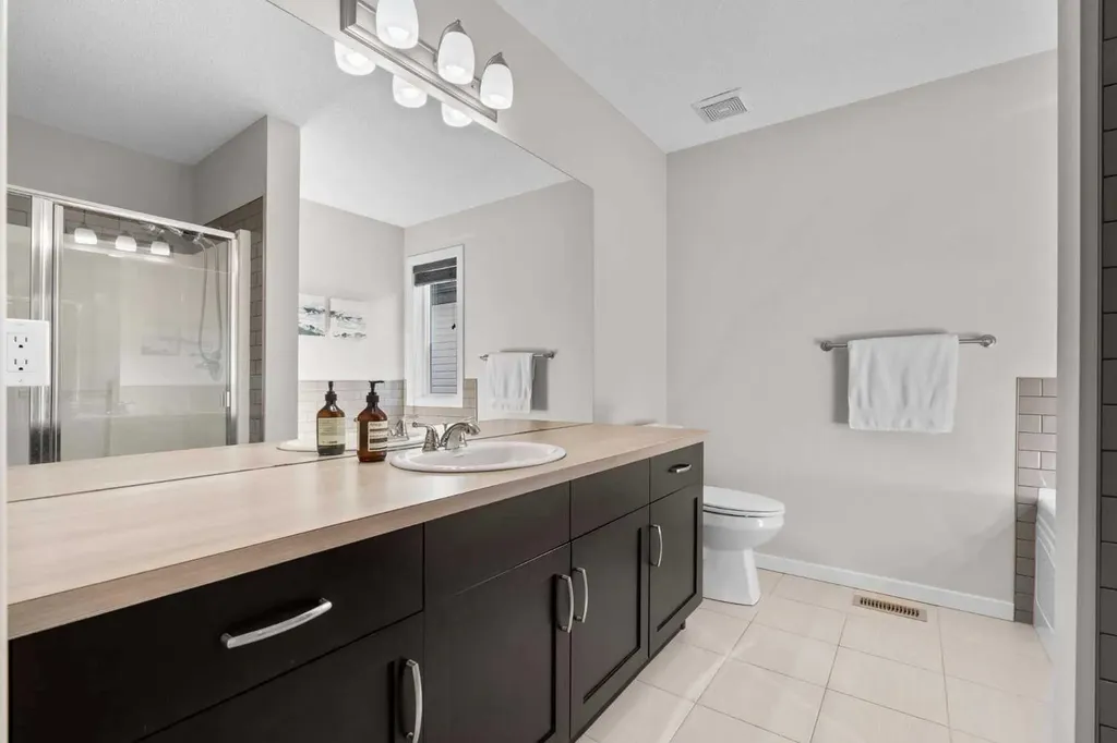 567 Evansborough Way NW Calgary AB T3P0M7