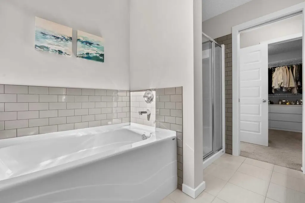 567 Evansborough Way NW Calgary AB T3P0M7