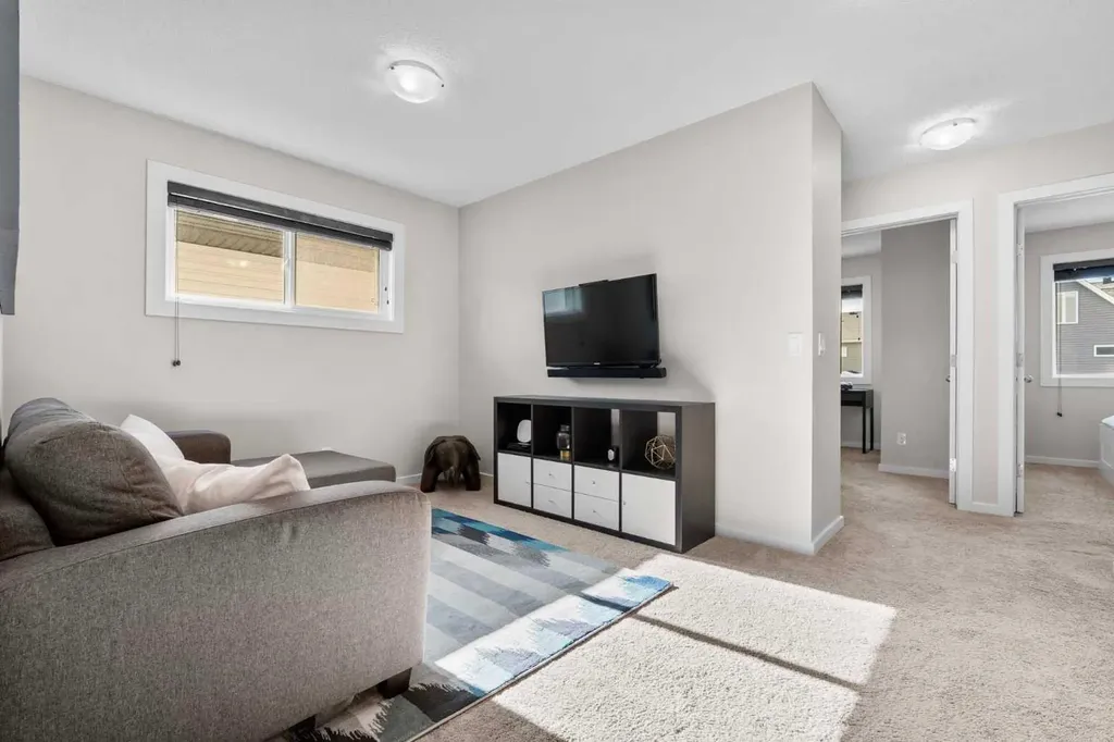 567 Evansborough Way NW Calgary AB T3P0M7