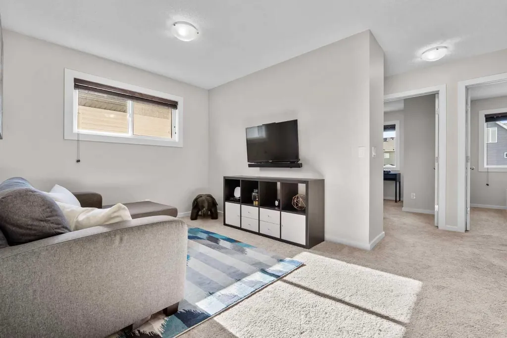 567 Evansborough Way NW Calgary AB T3P0M7