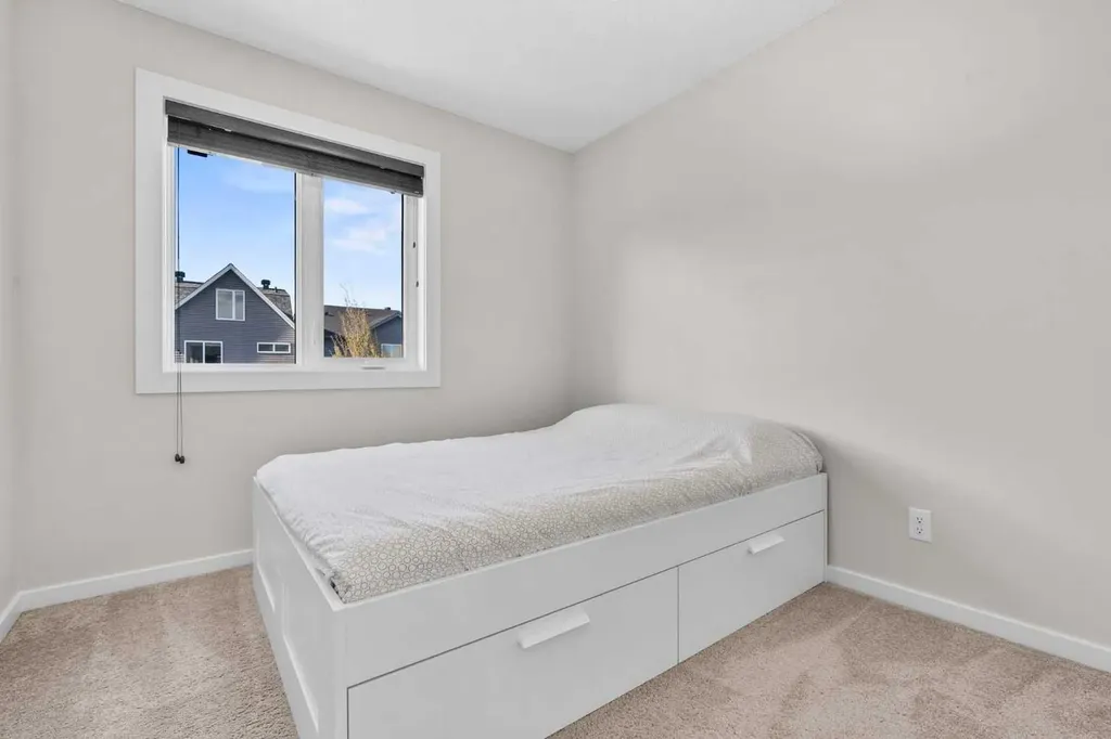 567 Evansborough Way NW Calgary AB T3P0M7