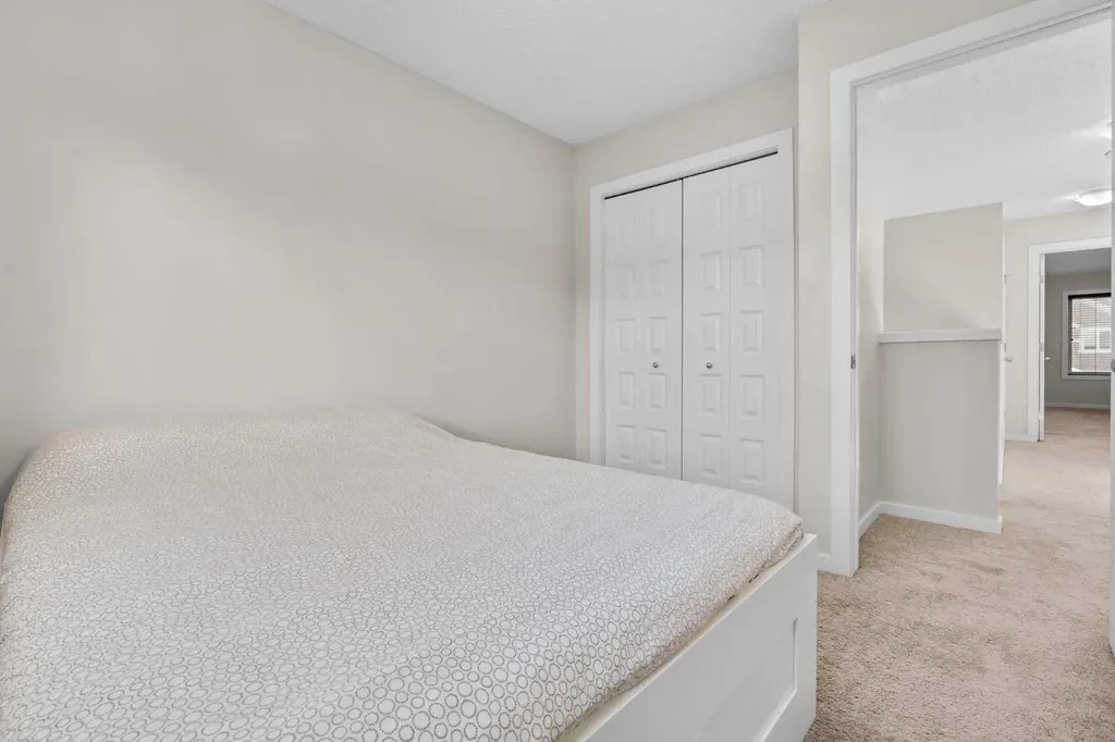 567 Evansborough Way NW Calgary AB T3P0M7