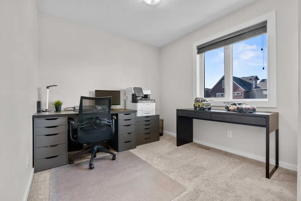 567 Evansborough Way NW Calgary AB T3P0M7