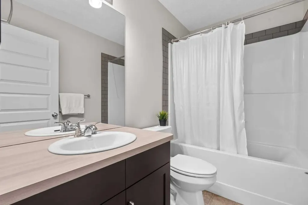 567 Evansborough Way NW Calgary AB T3P0M7