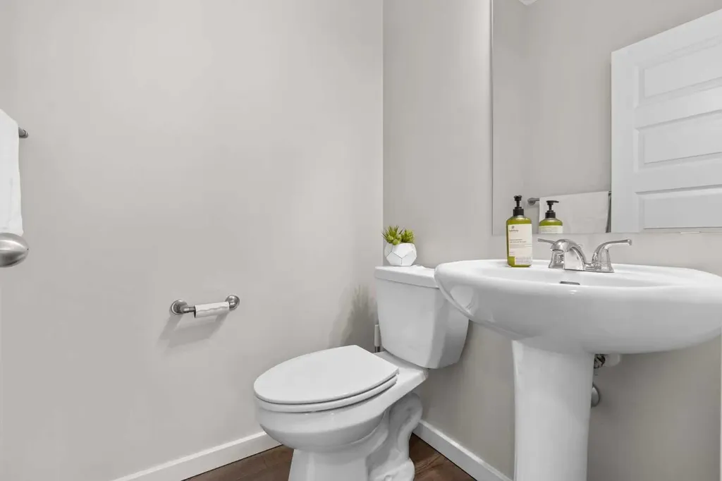 567 Evansborough Way NW Calgary AB T3P0M7