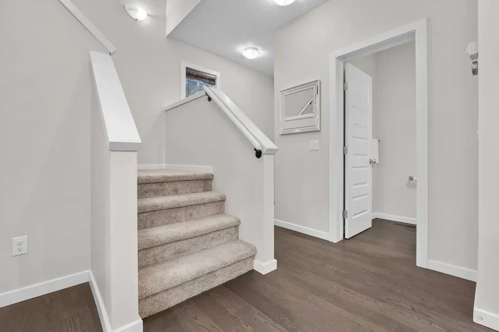 567 Evansborough Way NW Calgary AB T3P0M7