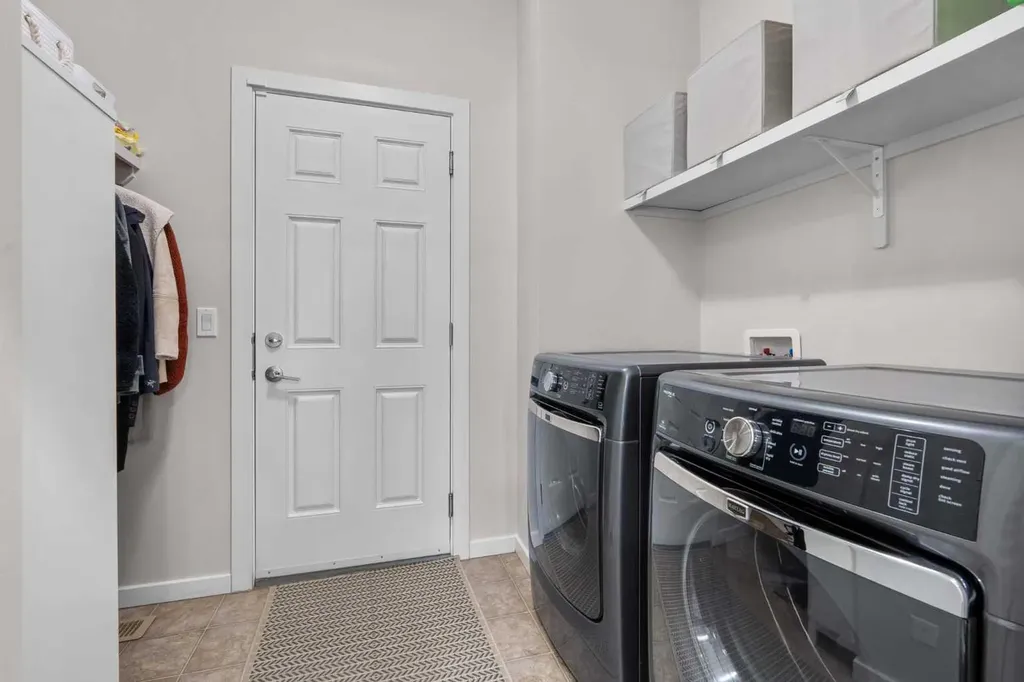 567 Evansborough Way NW Calgary AB T3P0M7
