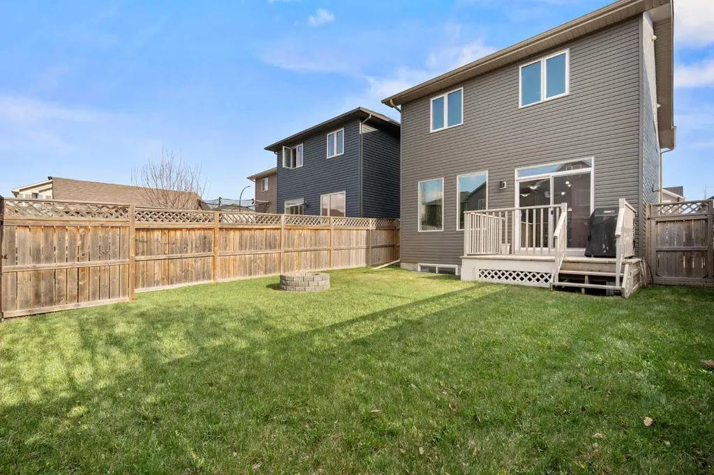567 Evansborough Way NW Calgary AB T3P0M7