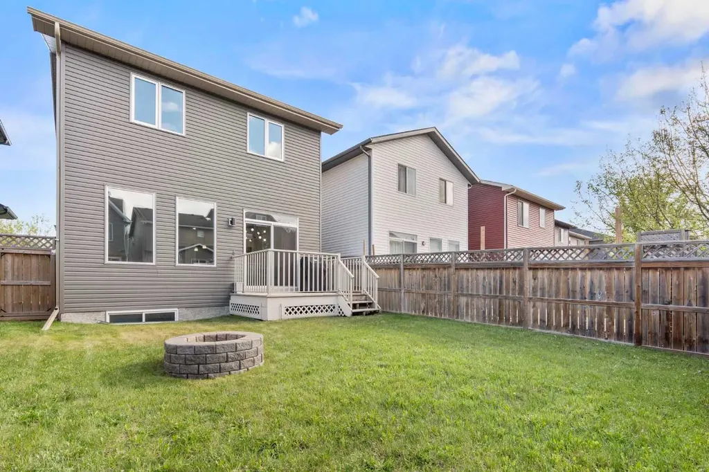 567 Evansborough Way NW Calgary AB T3P0M7