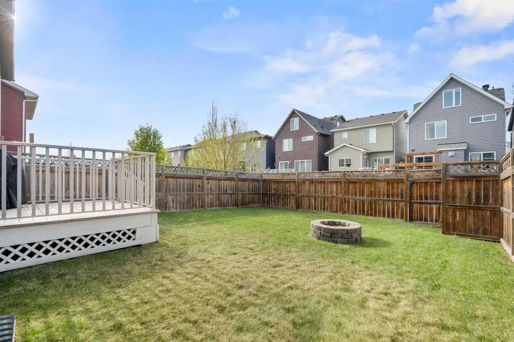 567 Evansborough Way NW Calgary AB T3P0M7