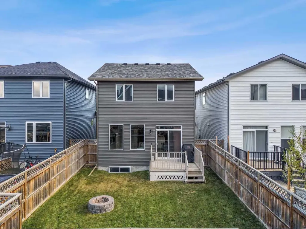 567 Evansborough Way NW Calgary AB T3P0M7