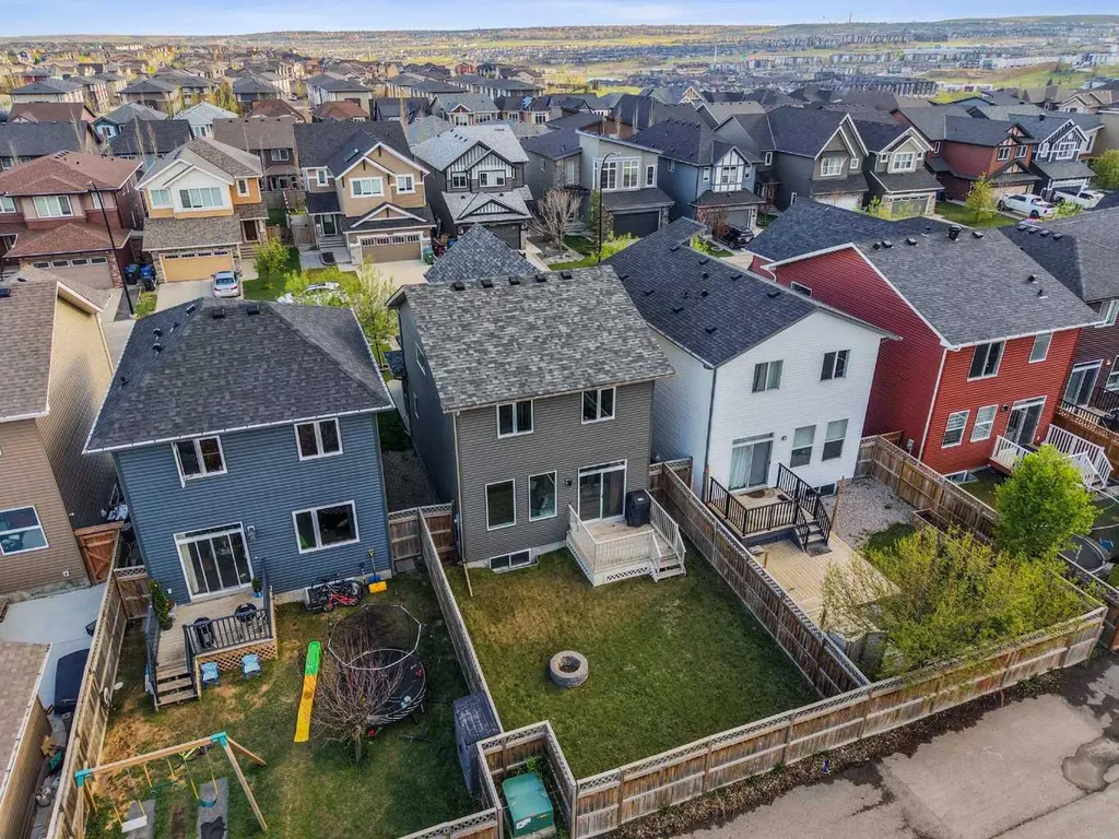 567 Evansborough Way NW Calgary AB T3P0M7