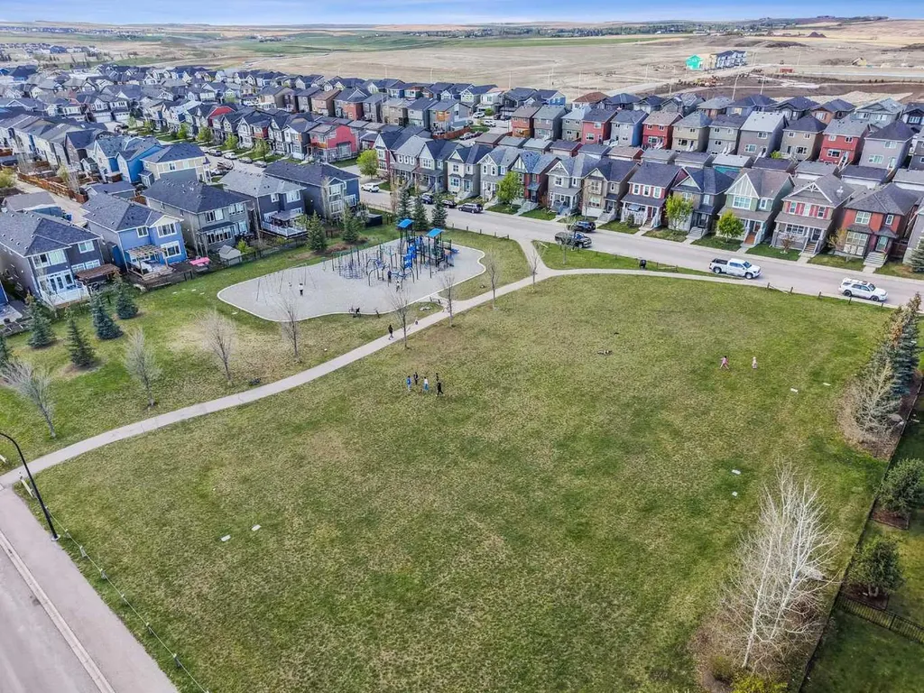 567 Evansborough Way NW Calgary AB T3P0M7