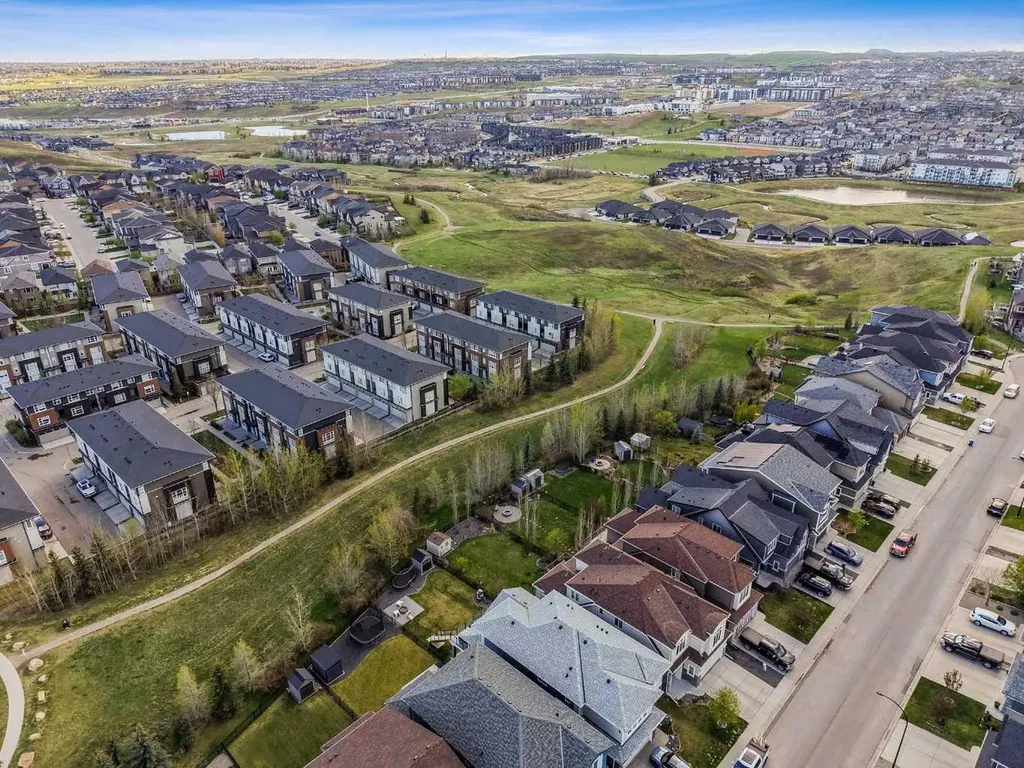 567 Evansborough Way NW Calgary AB T3P0M7