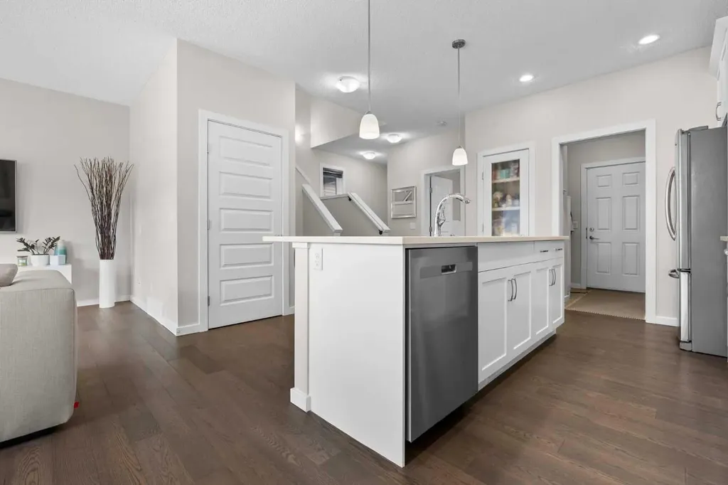 567 Evansborough Way NW Calgary AB T3P0M7