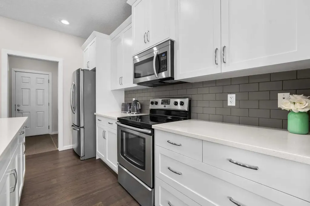 567 Evansborough Way NW Calgary AB T3P0M7
