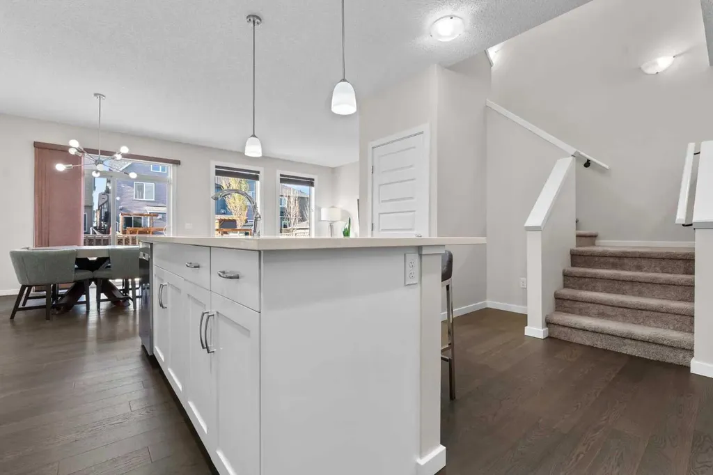 567 Evansborough Way NW Calgary AB T3P0M7