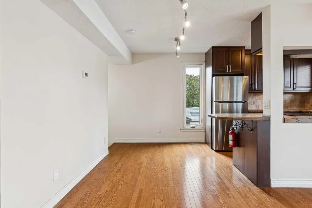 123 13 Avenue NE Calgary AB T2E 1B5