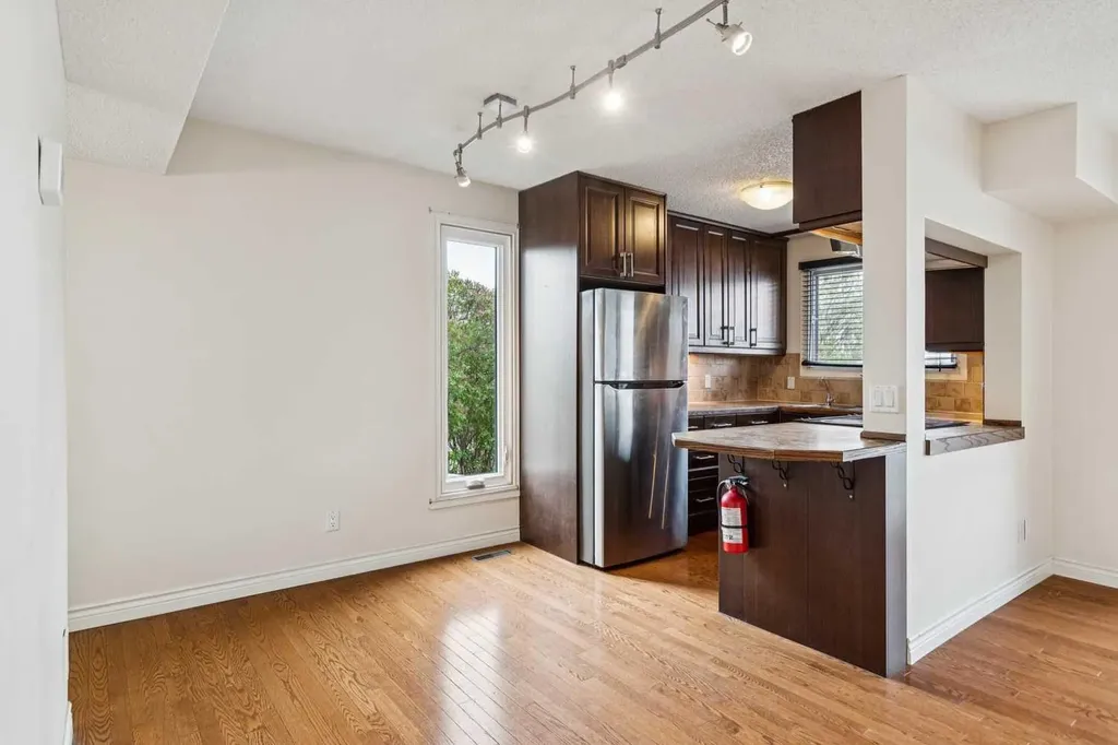 123 13 Avenue NE Calgary AB T2E 1B5