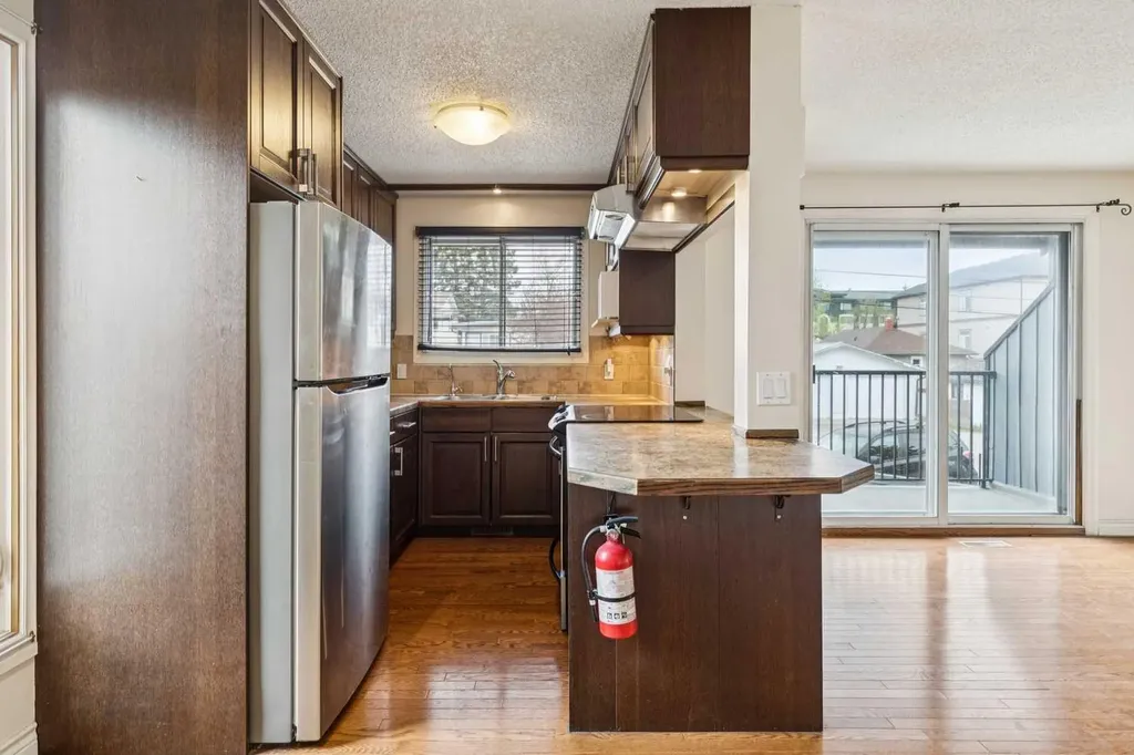 123 13 Avenue NE Calgary AB T2E 1B5