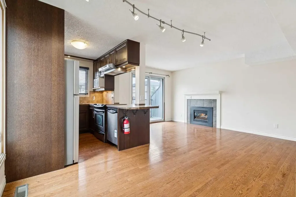 123 13 Avenue NE Calgary AB T2E 1B5