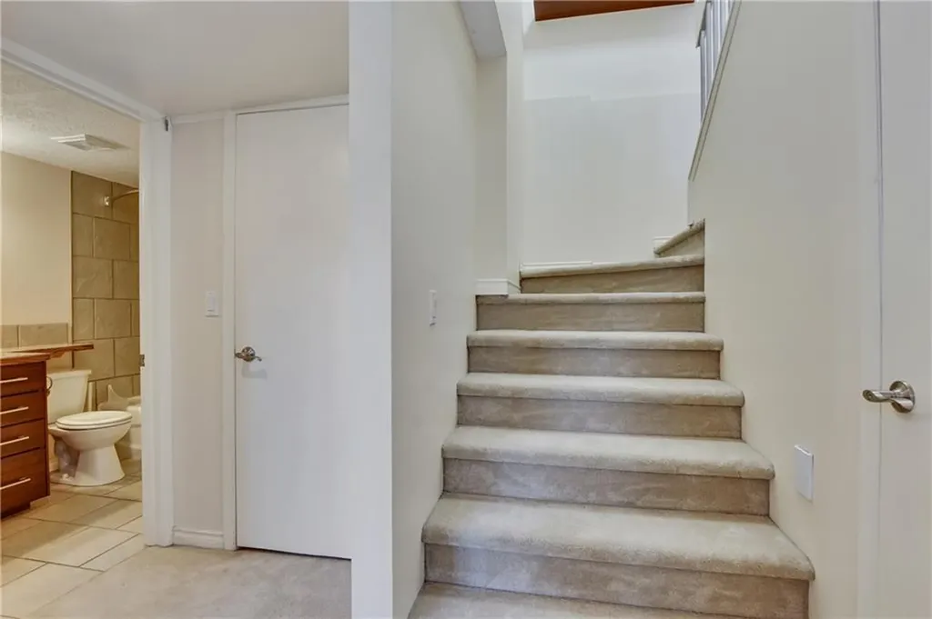 123 13 Avenue NE Calgary AB T2E 1B5